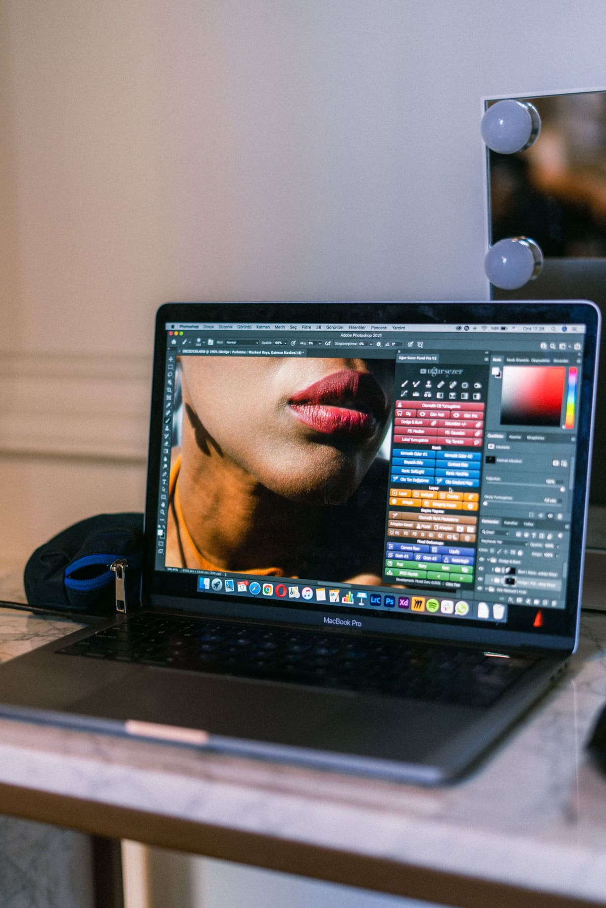 Graphic softer di laptop layar
