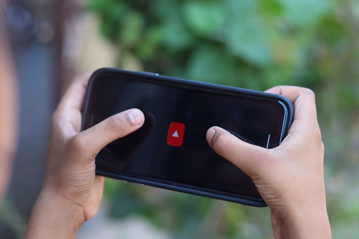 Youtube logo di ponsel